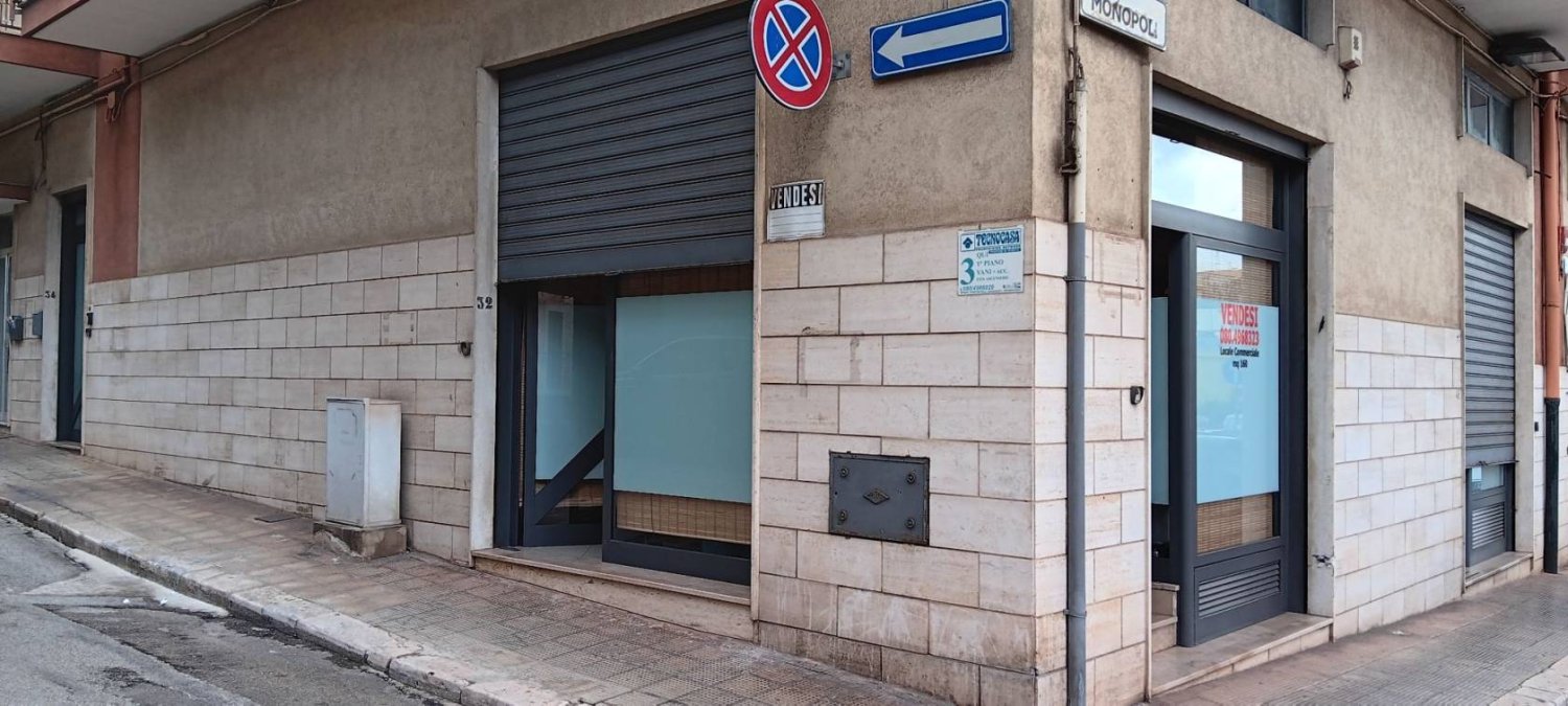 3 rooms Commercial property in Castellana Grotte, Italy No. 251954