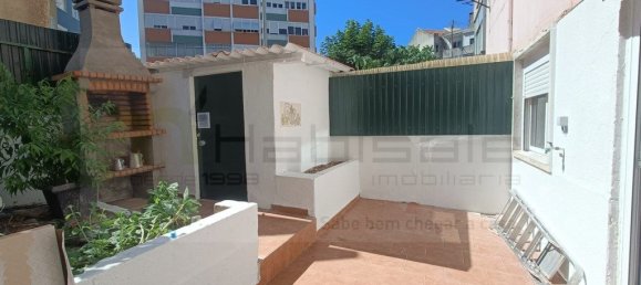 Apartamento de 2 dormitorios en Amadora, Portugal No. 301403 3