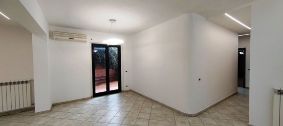 4 rooms Apartment in Frosinone, Italy No. 30560 3