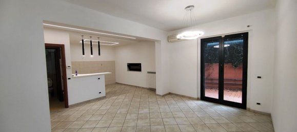 4 rooms Apartment in Frosinone, Italy No. 30560 2