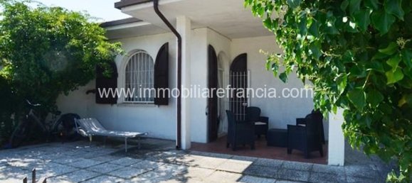 3 bedrooms House in Comacchio, Italy No. 330140 2