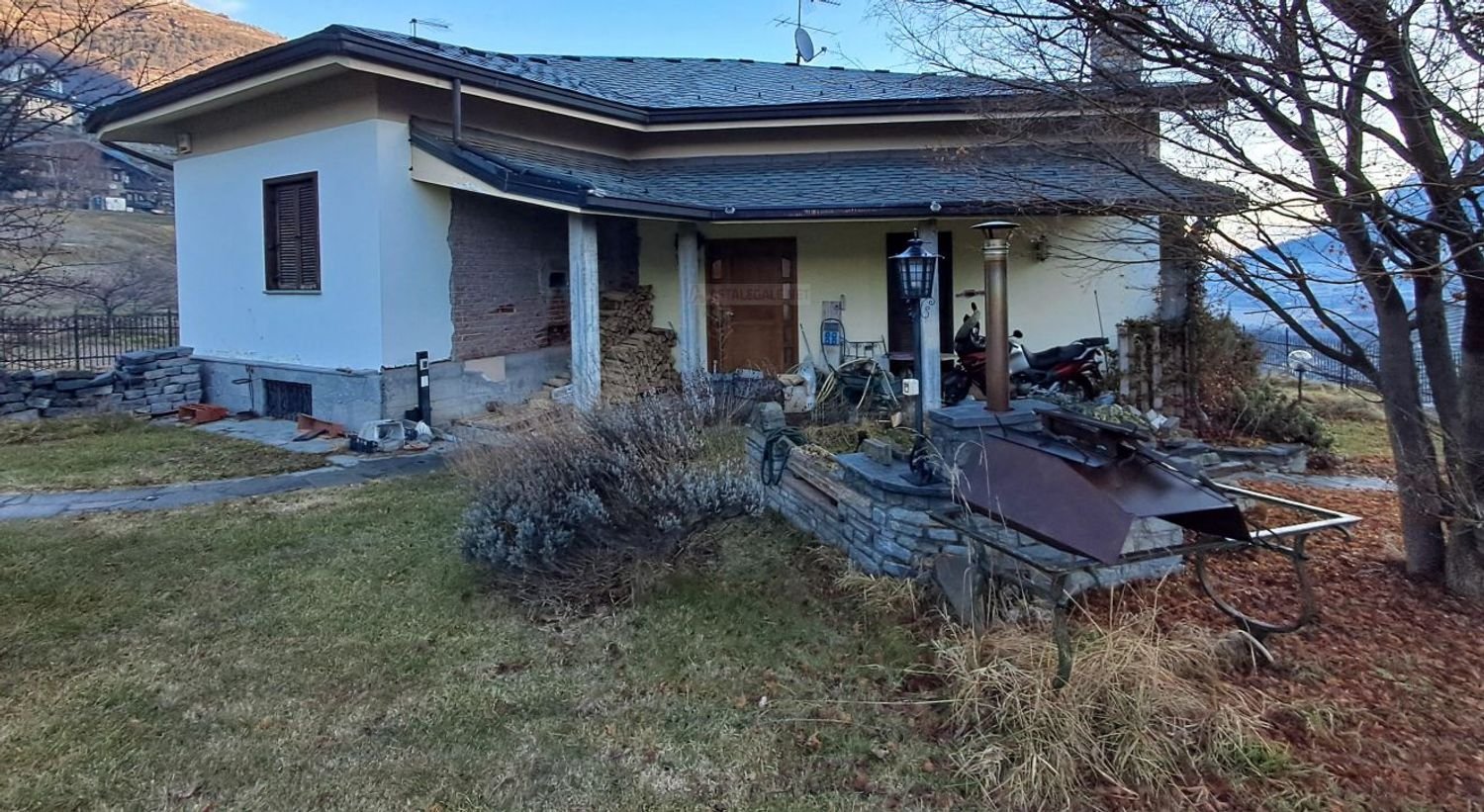 11 bedrooms House in Sarre, Italy No. 393342