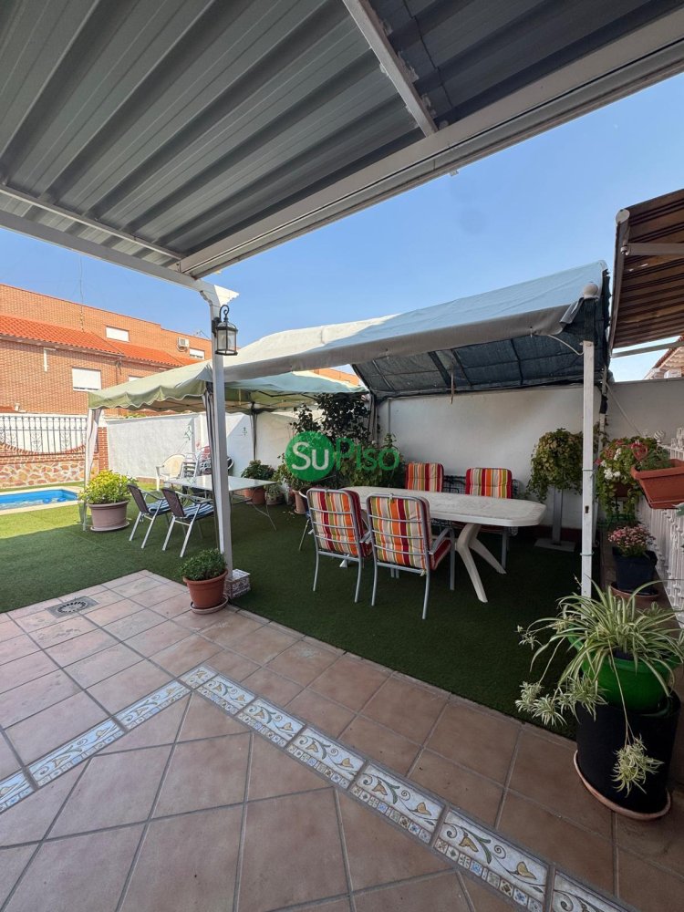 4 غرف نوم منزل في Yeles, Spain رقم 180968