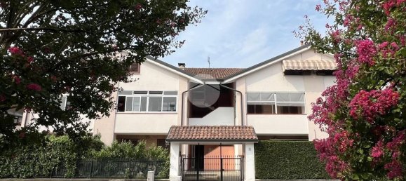 5 rooms Apartment in Borgaro Torinese, Italy No. 305249 2