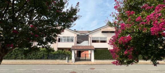 5 rooms Apartment in Borgaro Torinese, Italy No. 305249 5