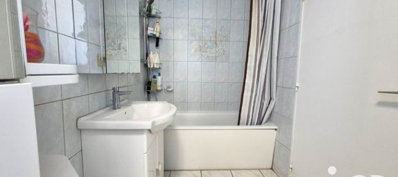 3 bedrooms House in Vaureal, France No. 359177 10