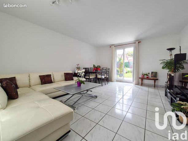 3 bedrooms House in Vaureal, France No. 359177