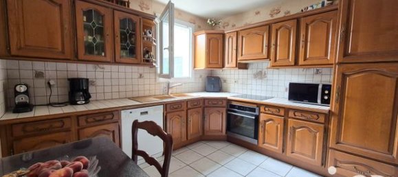 3 bedrooms House in Vaureal, France No. 359177 6