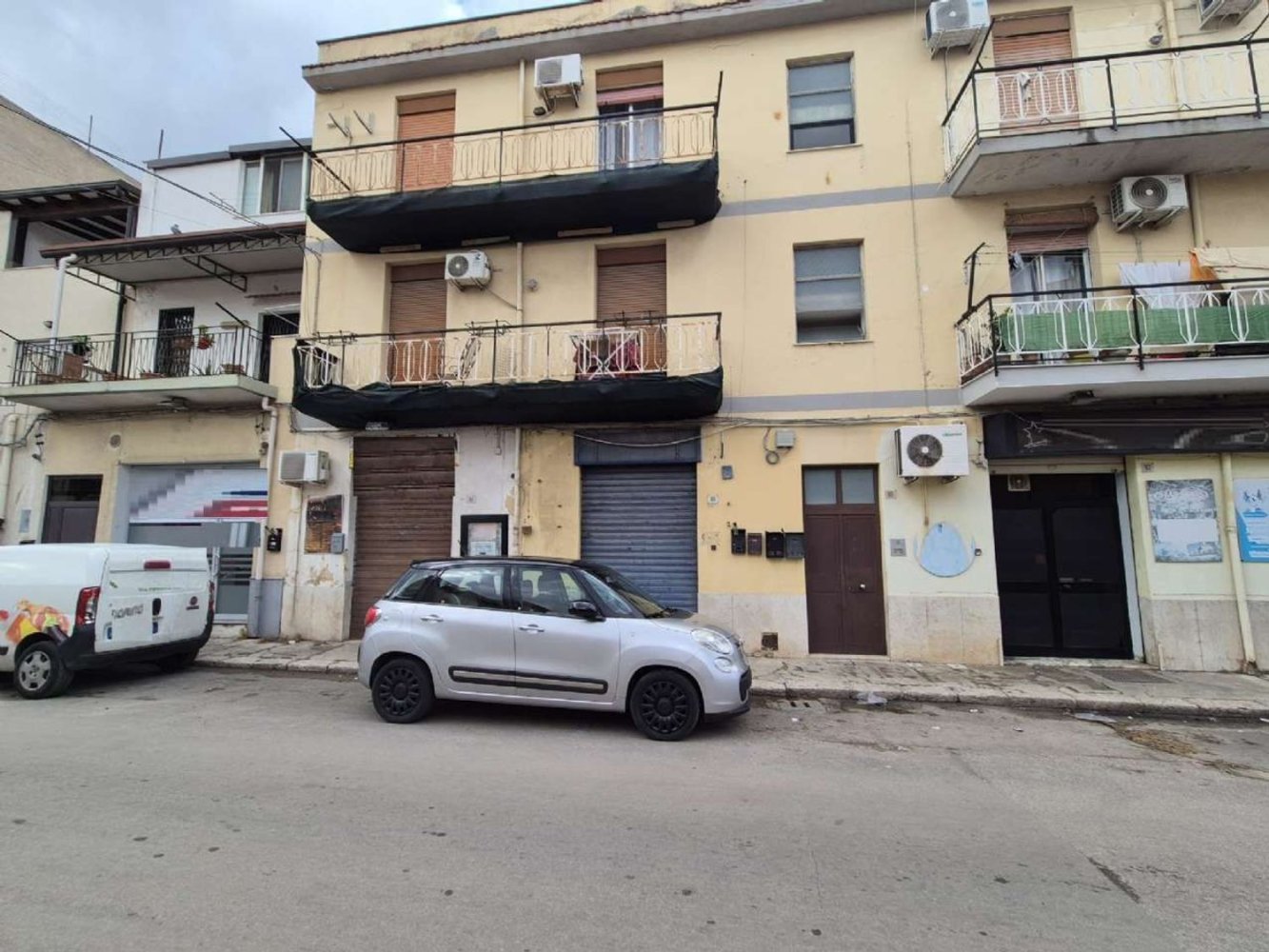  عقار تجاري في Palermo, Italy 40متر مربع رقم 39075