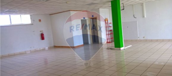 131m² Commercial property in Almeirim, Portugal No. 79630 10