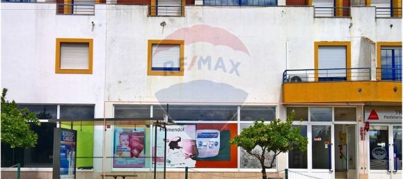 131m² Commercial property in Almeirim, Portugal No. 79630 5