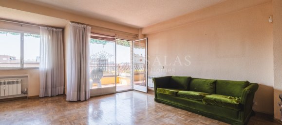 4 bedrooms Apartment in Madrid, Spain No. 155983 3