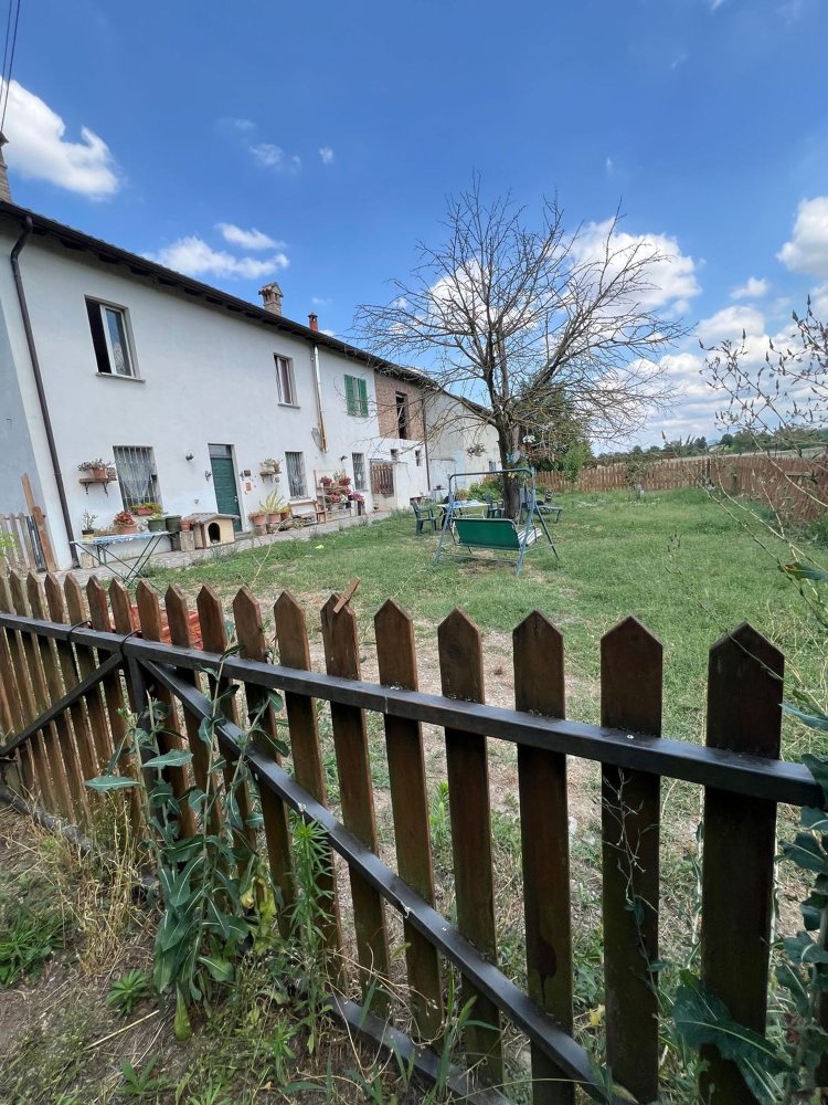 Дом с 8 комнатами в Вогера, Италия № 276680