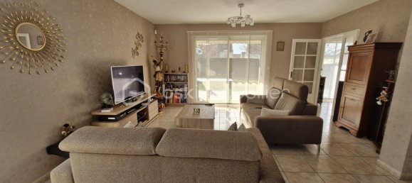 5 bedrooms House in Saint-Apollinaire, France No. 194175 2