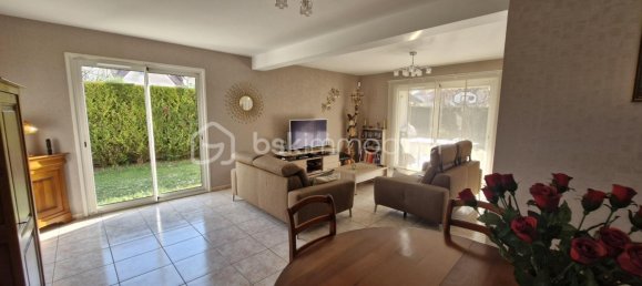 5 bedrooms House in Saint-Apollinaire, France No. 194175 4