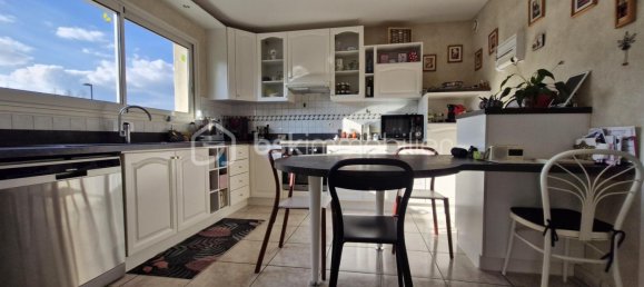 5 bedrooms House in Saint-Apollinaire, France No. 194175 3