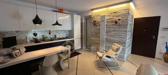 3 rooms Apartment in Casamassima, Italy No. 146595 3