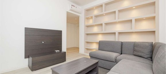 3 rooms Apartment in Milan, Italy No. 286370 3