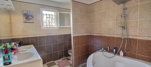 5 bedrooms Villa in Saintes, France No. 277520 8