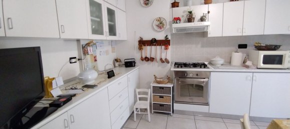 5 Schlafzimmer Wohnung in Genoa, Italy, Nr. 337718 2