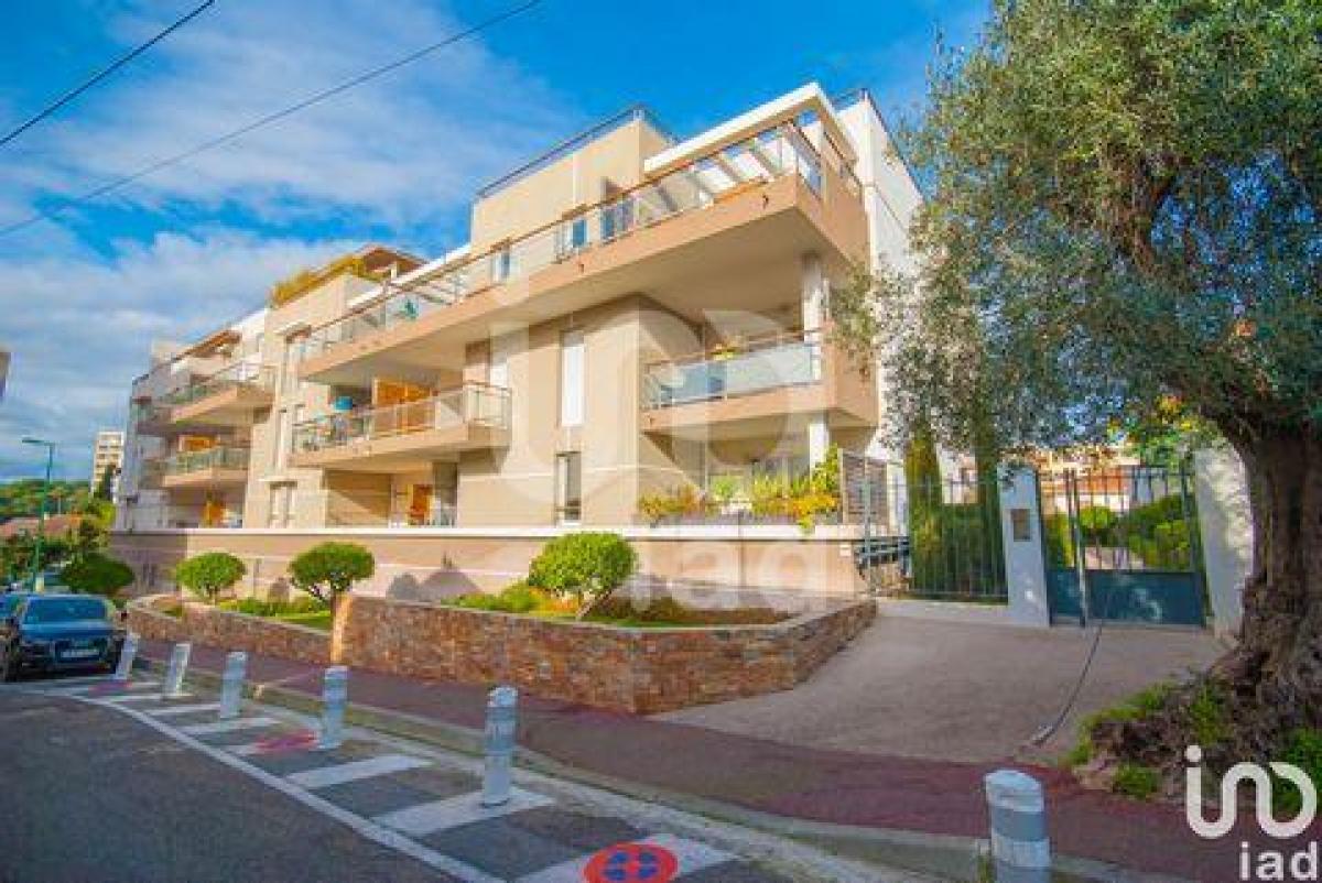 Кондоминиум  с 2 спальнями в Ле Канне, Франция № 3593