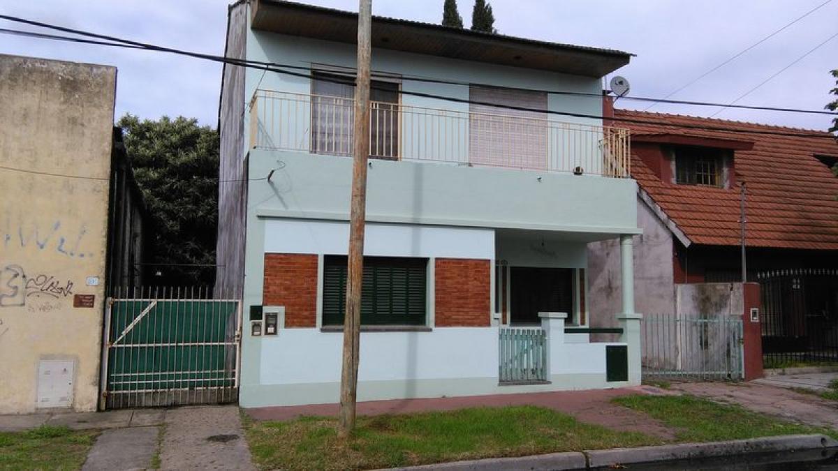 Дом с 3 спальнями в Флоренсио Варела, Аргентина № 83332