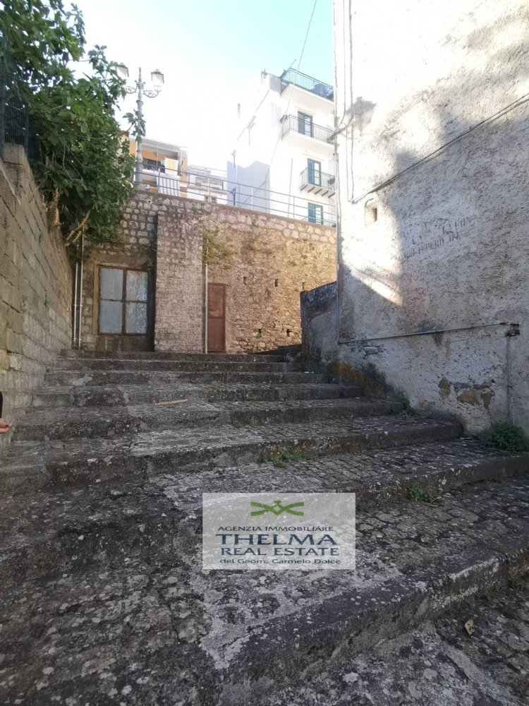 Дом с 4 комнатами в Граттери, Италия № 159537