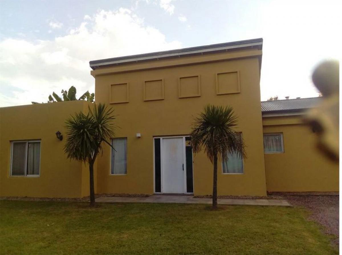 3 bedrooms House in Pilar, Argentina No. 53716