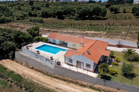 3 bedrooms House in Leiria, Portugal No. 186563