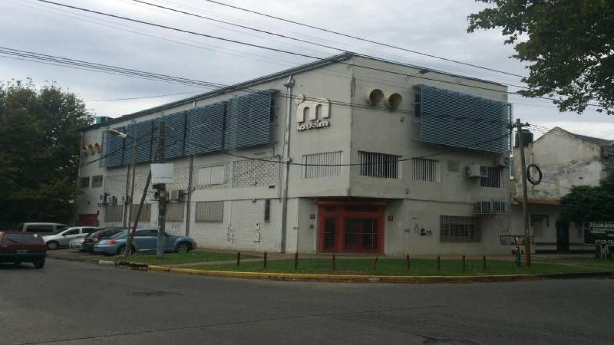 853m² Office in Quilmes, Argentina No. 30376