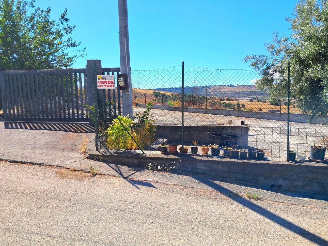 4026m² Land in Carlentini, Italy No. 271720