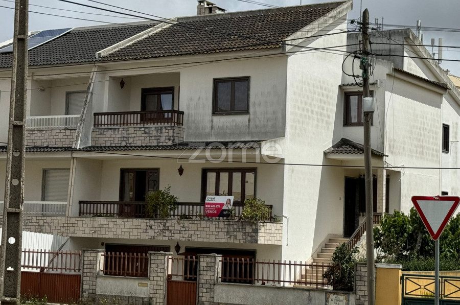 4 chambres Maison à Rio de Mouro, Portugal No. 136146