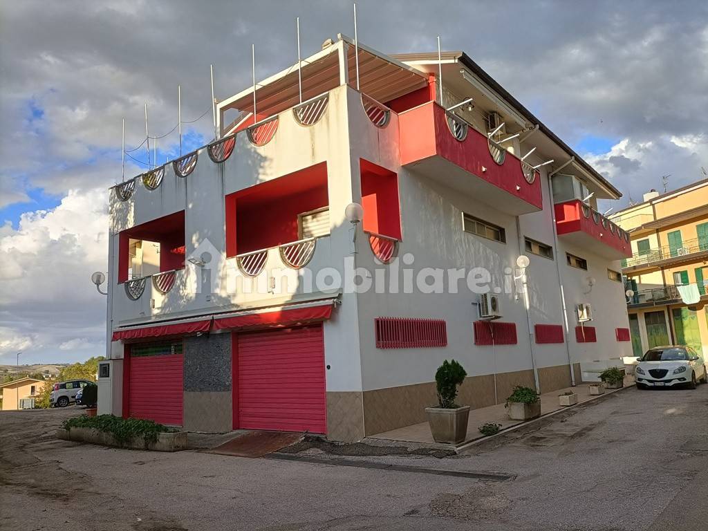 2 Schlafzimmer Gewerbliche Immobilie in Tolve, Italy, Nr. 343087