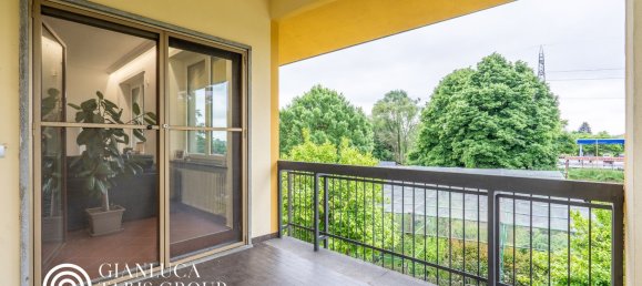 9 rooms Apartment in Moncalieri, Italy No. 298416 2