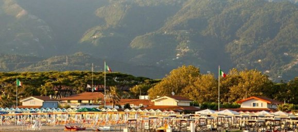 4 rooms Commercial property in Forte dei Marmi, Italy No. 229140 11