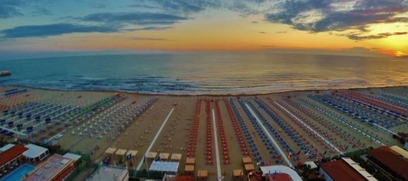 4 rooms Commercial property in Forte dei Marmi, Italy No. 229140 14