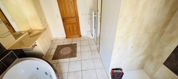 4 Schlafzimmer Haus in Charlieu, France, Nr. 360933 12