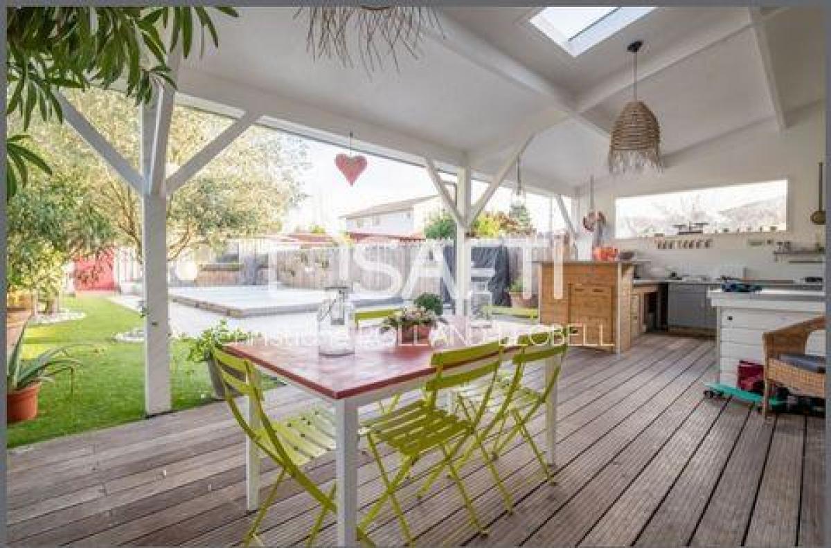 6 bedrooms House in Le Bouscat, France No. 11198