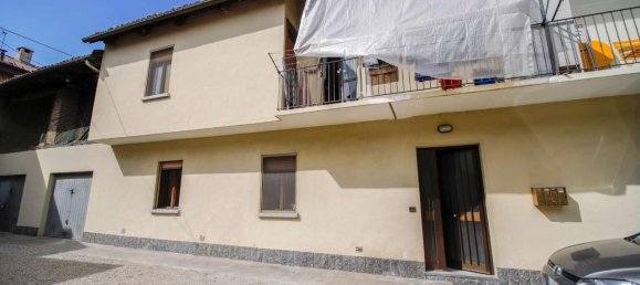 3 rooms Apartment in Volpiano, Italy No. 150965 2