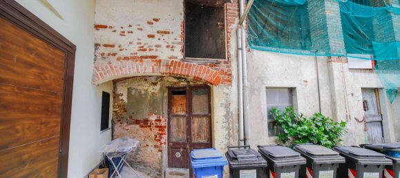 3 rooms Apartment in Volpiano, Italy No. 150965 25