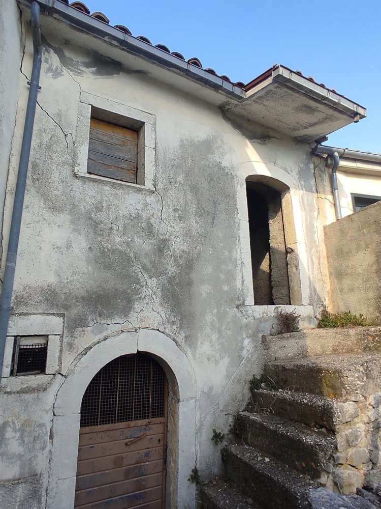 2 bedrooms House in Cerro al Volturno, Italy No. 375705