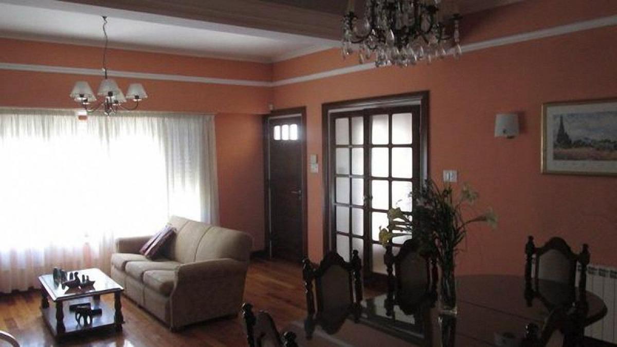 4 bedrooms House in Mar del Plata, Argentina No. 89255