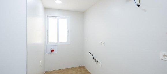 3 bedrooms Apartment in Granada, Spain No. 137037 7
