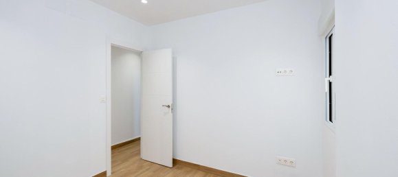 3 bedrooms Apartment in Granada, Spain No. 137037 10