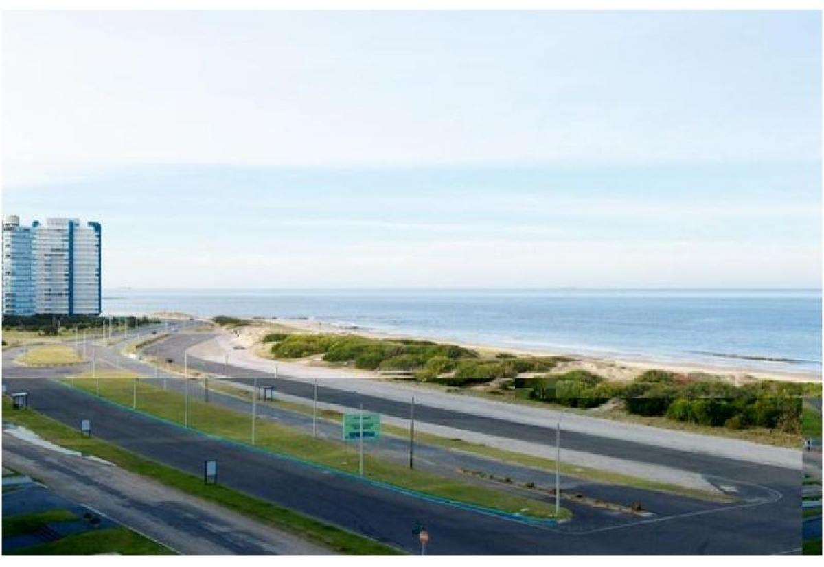 3 bedrooms Apartment in Maldonado, Uruguay No. 10574