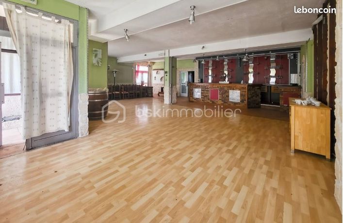 Propiedad comercial en Embrun, France 220 m² No. 307549