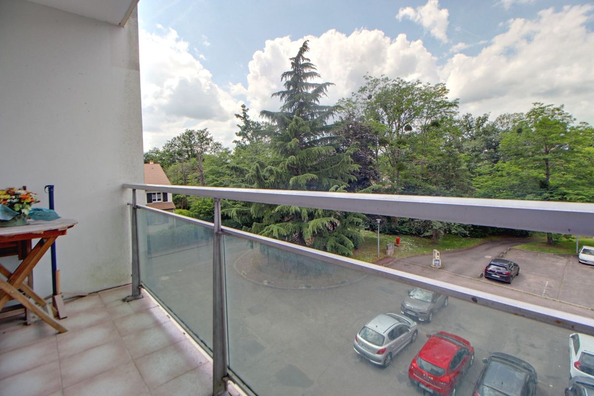 3 bedrooms Apartment in Verneuil-sur-Seine, France No. 150298