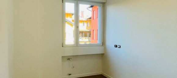 5 Schlafzimmer Wohnung in Udine, Italy, Nr. 333948 3
