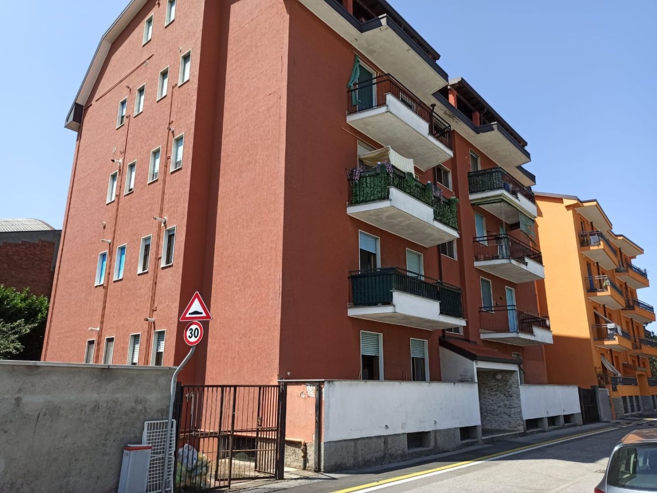 2 bedrooms Apartment in Limbiate, Italy No. 362203