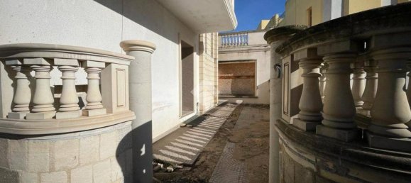 Дом с 5 спальнями в Racale, Италия № 89842 3